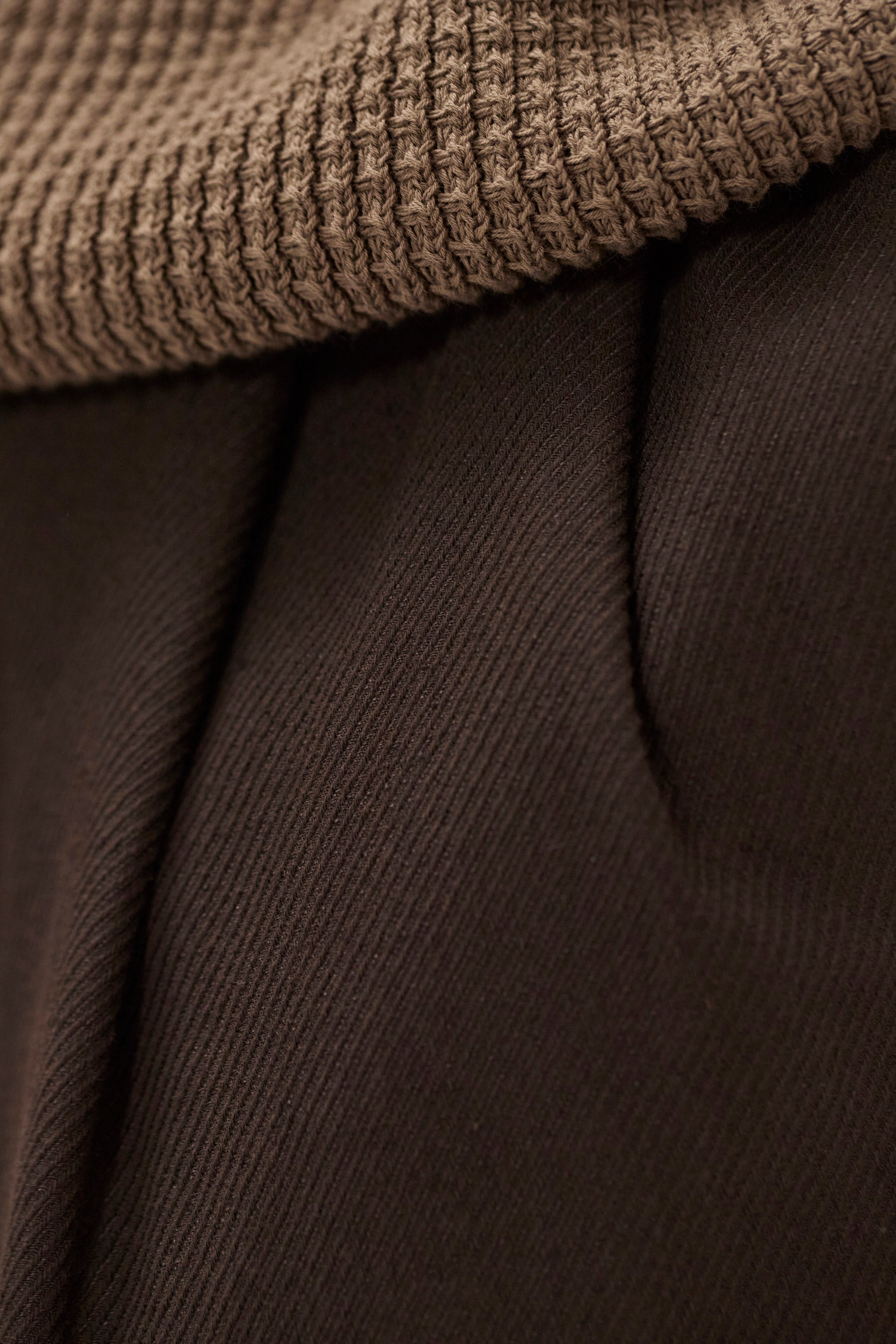 Hestur Relaxed Cotton Linen Twill Pleated Trouser
