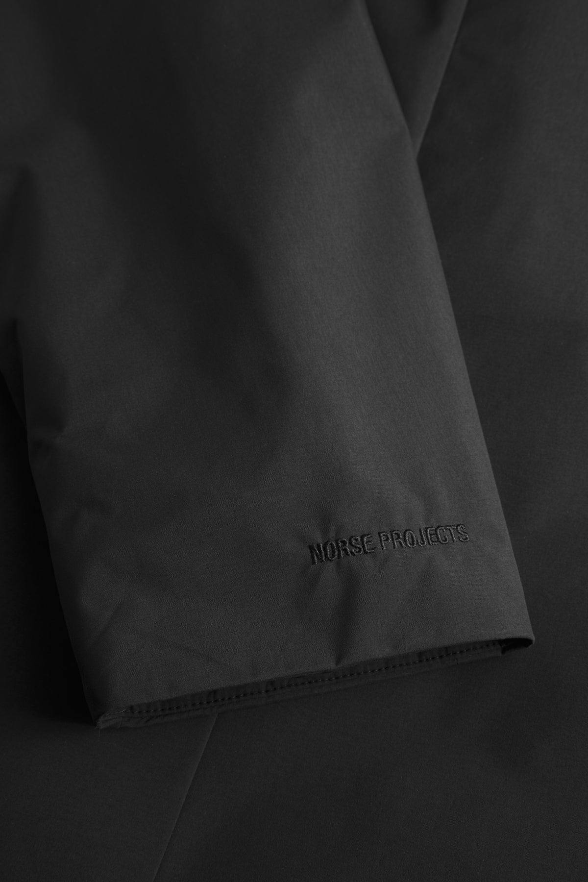 Vargo 2.0 Gore-Tex Windstopper Hooded Raglan Mac